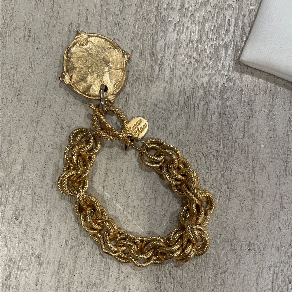 Susan Shaw Gold Medallion Bracelet - Picture 4 of 4